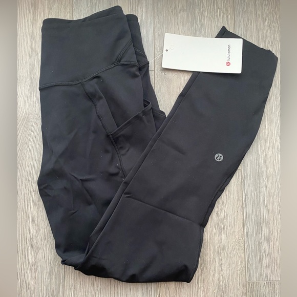 ⭐️ Lululemon Fast and Free High Rise Tight 25” with pockets Black Size 6⭐️ - Picture 1 of 11